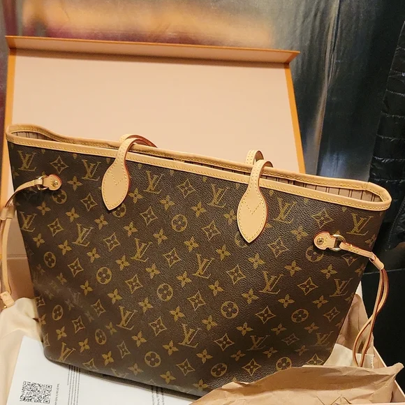 Authentic LV MM Neverful Tote2021 - Picture 1 of 17